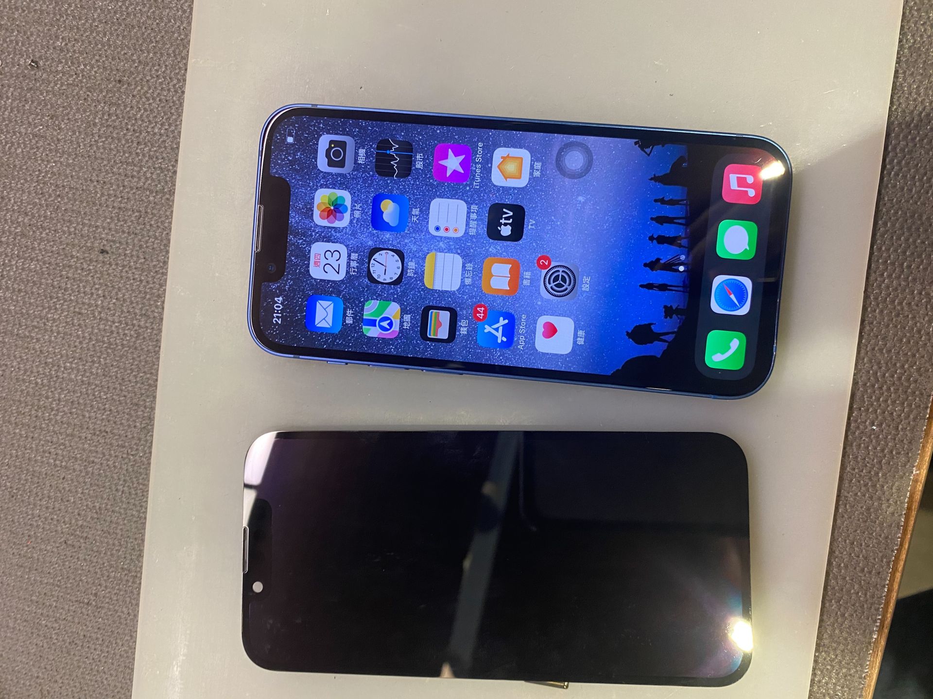 Iphone 13 mini 摔機螢幕黑頻維修