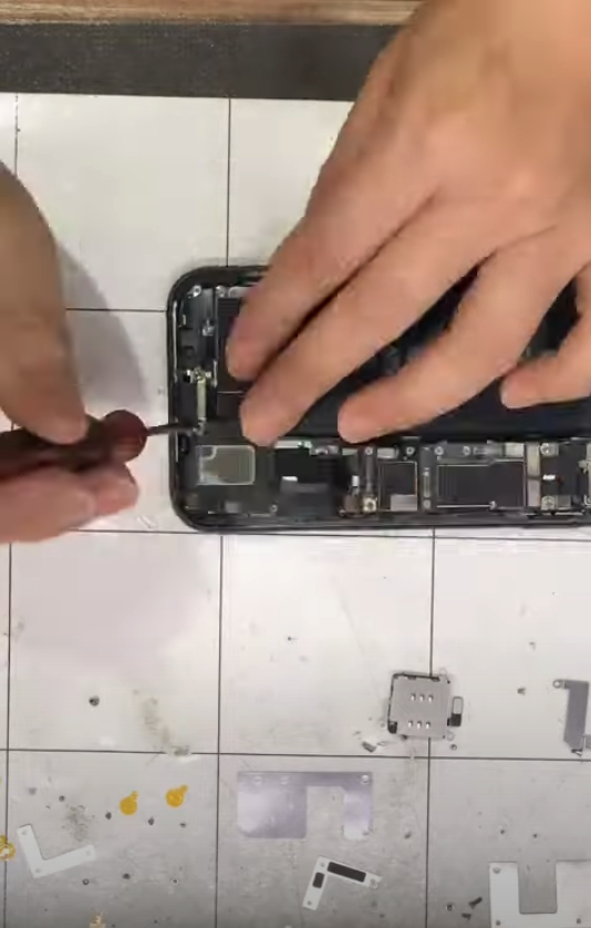 Iphone 11維修充電孔