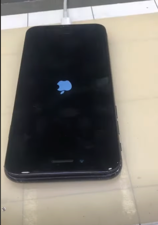 Iphone 8摔機螢幕破裂維修